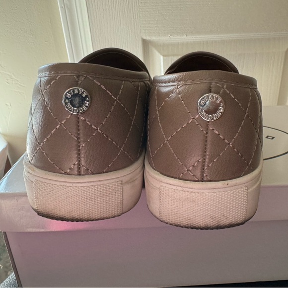 EUC Steve Madden Tan Slip On Sneakers in Size 7 - Picture 4 of 7